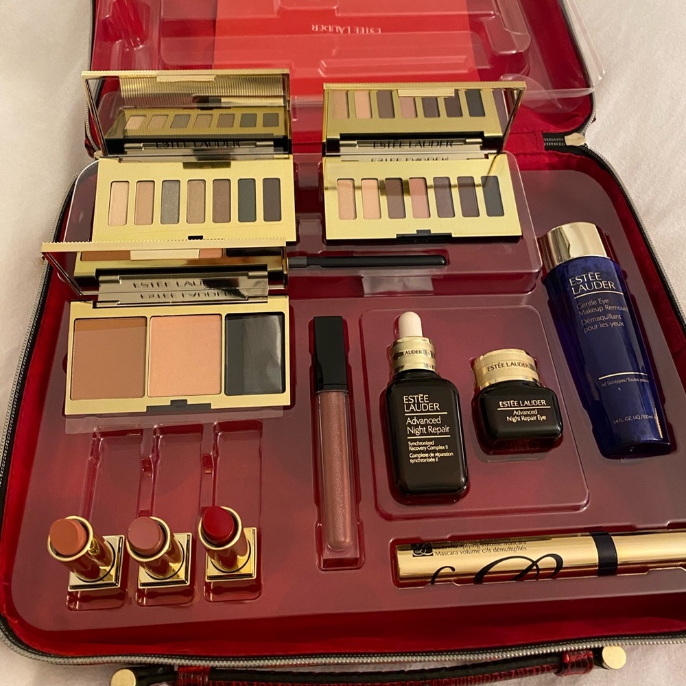 BRAND NEW Estée Lauder skincare and makeup bundle